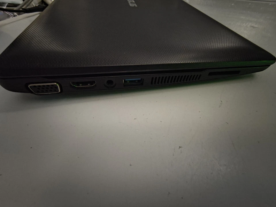 ASUS x102b Vivobook - 2012 Tiny Laptop - Touchscreen - Excellent NEW Battery - Image 4 of 4