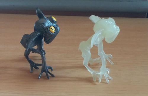 HOPKINSVILLE TYPE ALIEN TWO FIGURES /Normal and Translucent color /New, Sealed - Picture 5 of 6