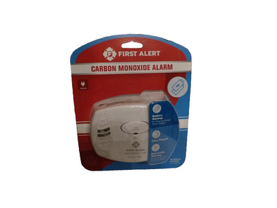 New First Alert  Carbon Monoxide Plug-In Alarm with Battery White FREE SHIP