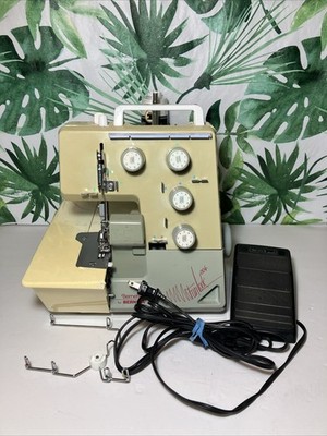 Serger Bernina Bernette Funlock 004  Machine W/ Pedal WORKING CONDITION