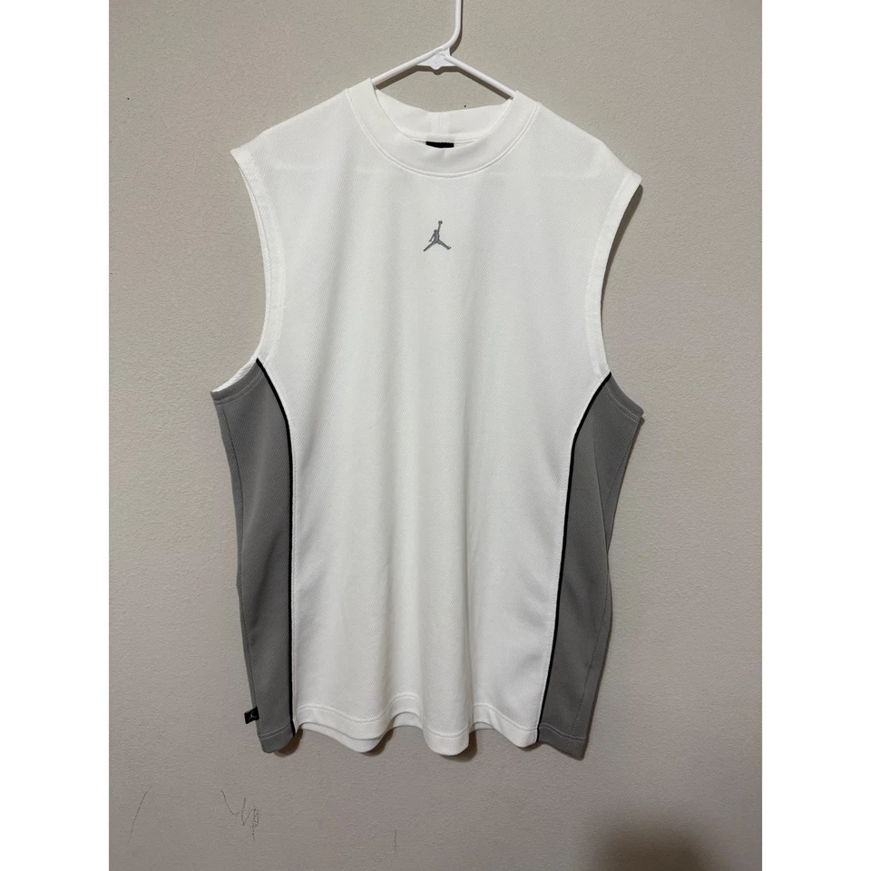 Conjunto combinando de jersey e shorts Jordan Jumpman branco cinza Y2K tamanho XL - Imagem 2 de 4