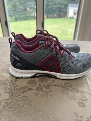 Reebok Women s Runner Memory Tech Sneaker Size 8 New In Box
