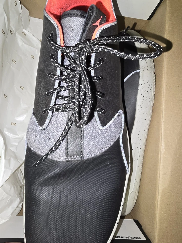 Tenis deportivos NIKE AIR Jordan Eclipse Holiday talla 11,5 OG caja roja negra  Foto 4 de 4