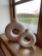 hm donut shaped vase ceramic