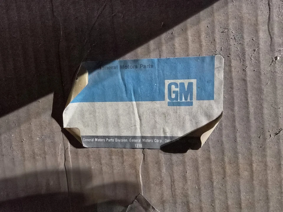 NOS GM OEM 1971 1972 1973 1974 OLDSMOBILE 98 GUARDABARROS TRASERO FALDÓN RUEDA DERECHA 71 74 Foto 4 de 4