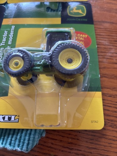 8 - ERTL John Deere Modern Tractors Diecast Metal 37742 - Picture 3 of 4