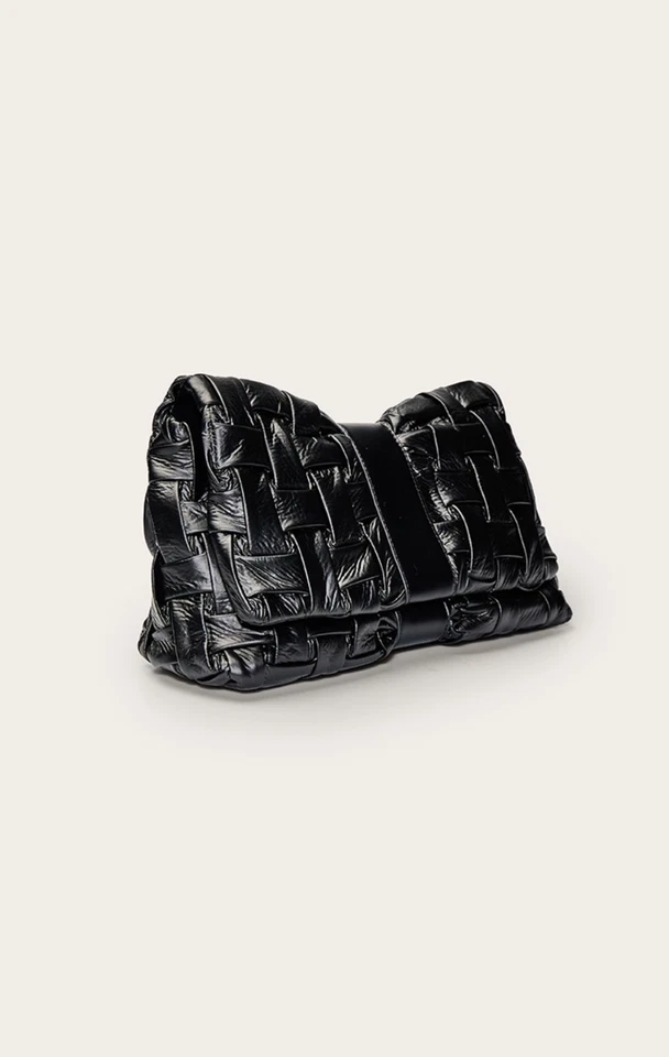 Bolso sin asas Chanel con cierre de hebilla de cuero negro Foto 4 de 4