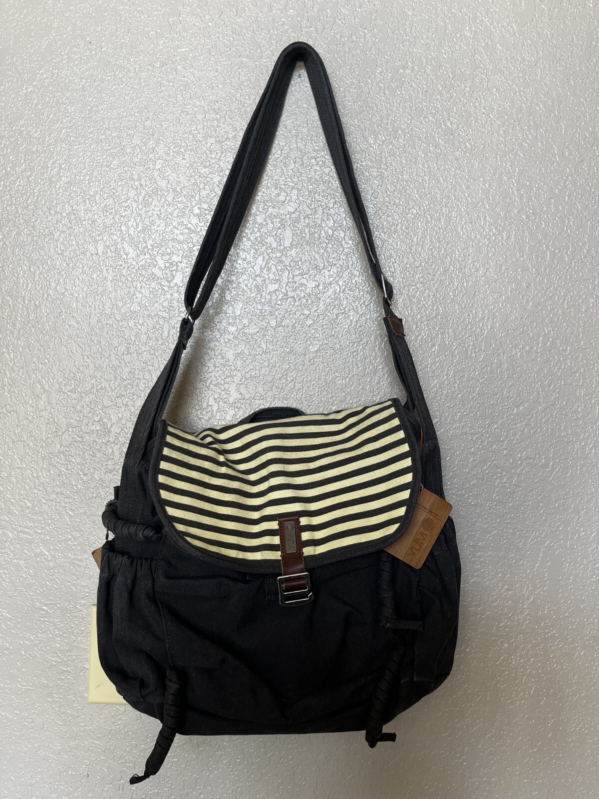 YUMC Gray Striped Melrose Laptop Messenger Bag Fashion Notebook Case  