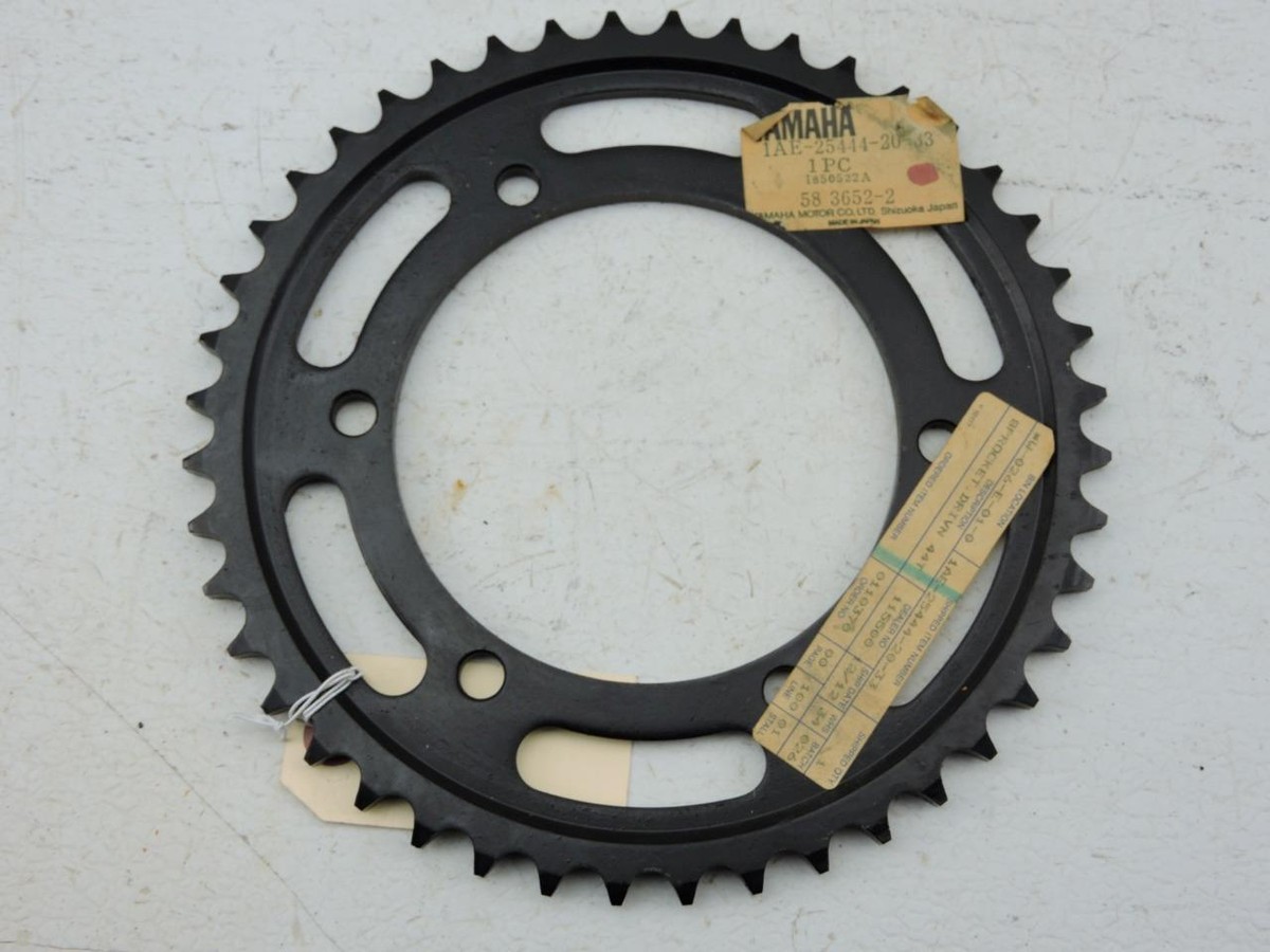 NOS 118-25449-20-33 Sprocket 44T Yamaha 1986-1987 Fazer FZX700