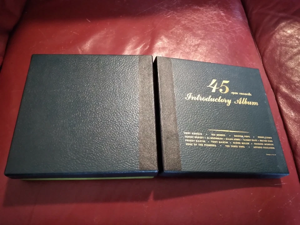 RCA Victor 45 rpm Introductory Album with the 14 Correct Records  - Image 4 of 4