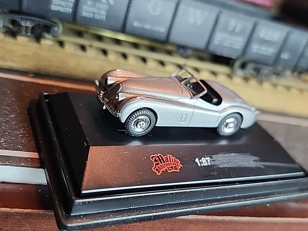 RTR BUILT HIGH SPEED MODEL POWER DIECAST SILVER JAGUAR CONVERTIBLE 1/87 HO built