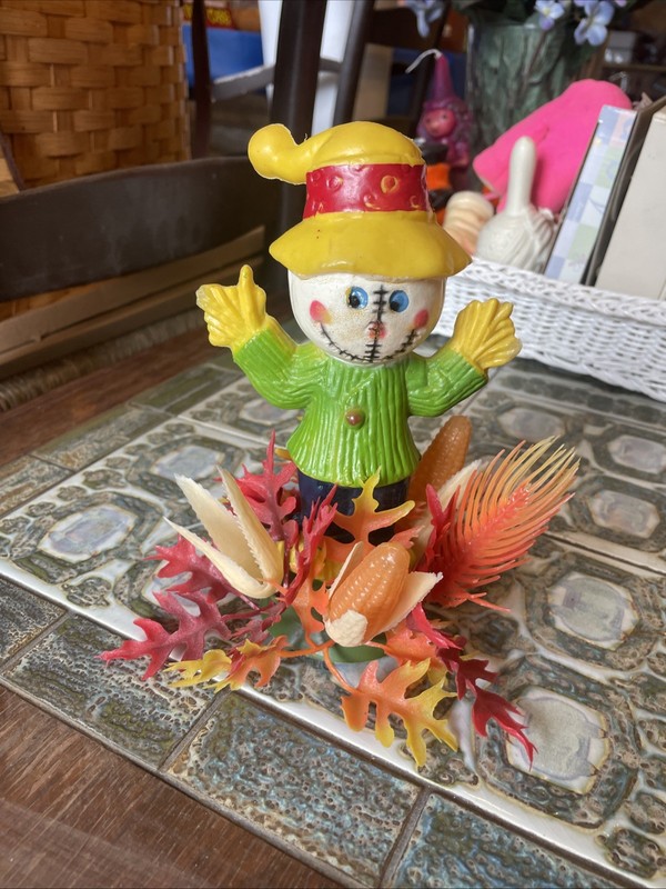 Vintage Scarecrow /Fall Leaves Plastic Thanksgiving Centerpiece 1970’s New