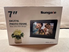Sungale - 7 inch Digital Picture Frame - HD Screen - USB and SD Card