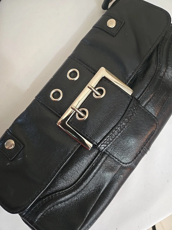 Mini cartera vintage Y2K Wilsons en cuero negro con herrajes plateados ~ usada en excelente estado Foto 3 de 4