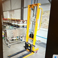 Manual Stacker Pallet  Lift Truck Forklift with Forks 500 kg  1.5 metre lift