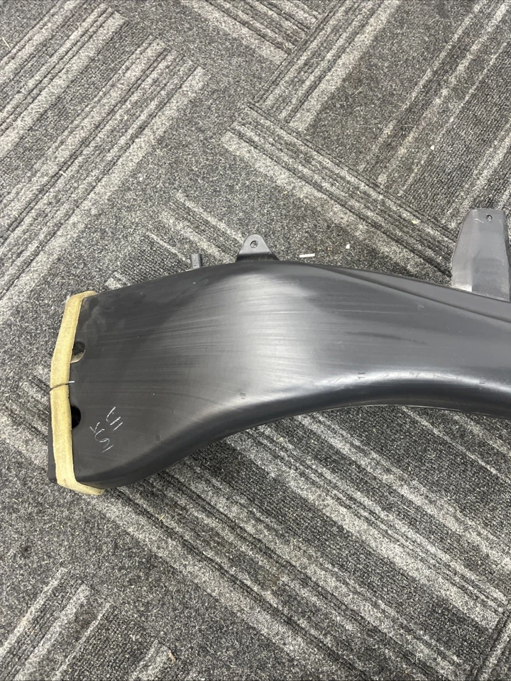 GMC Yukon XL 2007 conducto de salida de aire acondicionado auxiliar trasero OEM 15162334 Foto 2 de 4