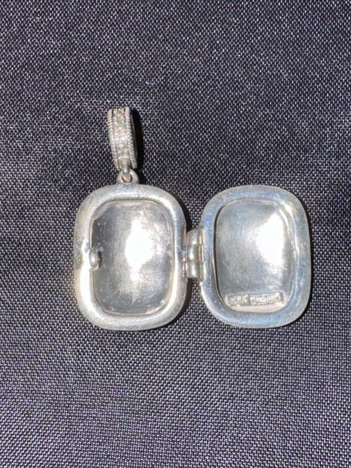 Colgante medallón vintage de plata de ley 925 circonita cúbica con piedras preciosas de doble cruz Foto 4 de 4