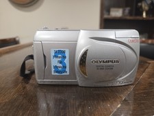 Olympus CAMEDIA D-460 Zoom 1.3MP Digital Camera/64 MB Powers On UNTESTED