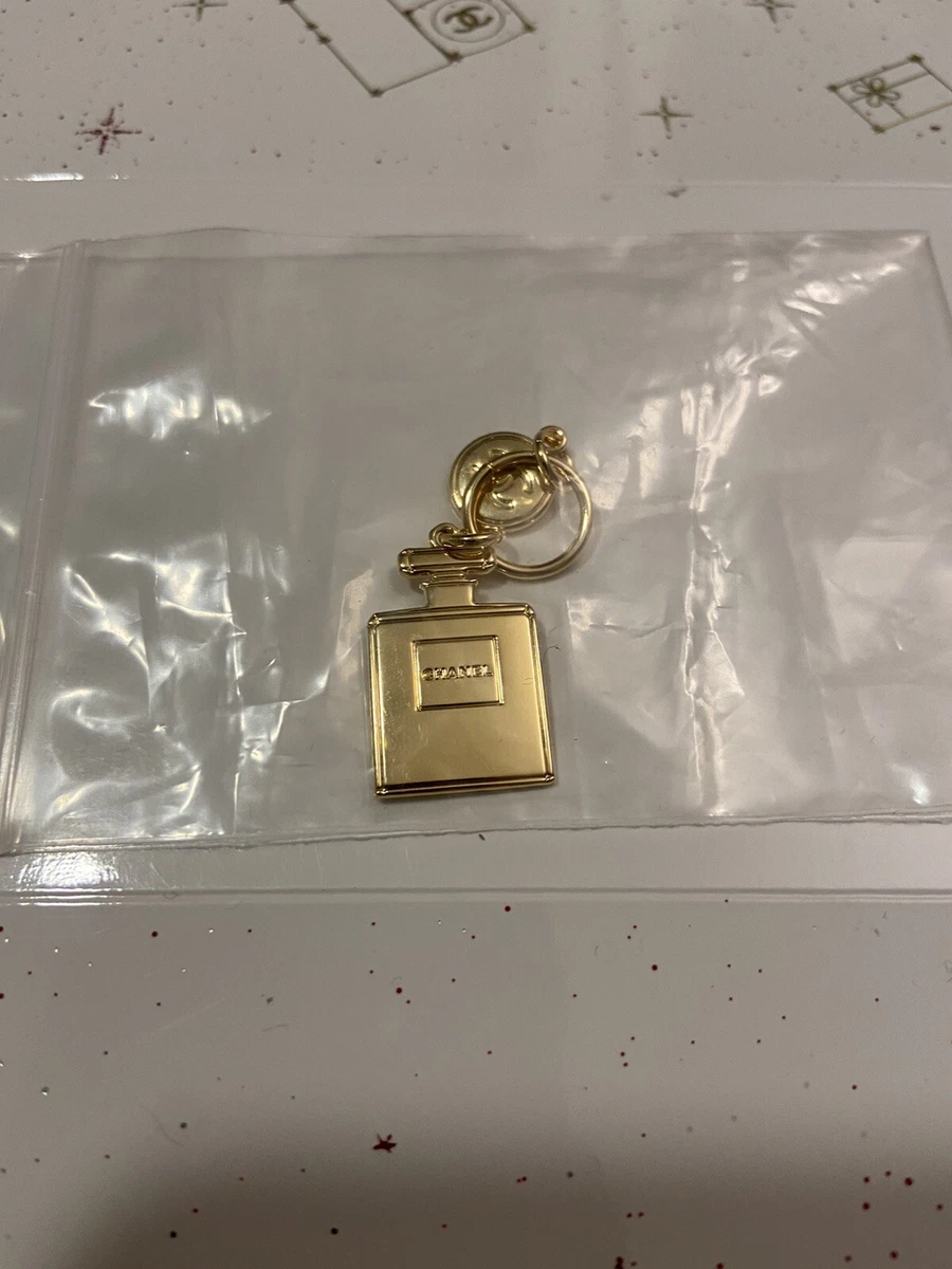 CHANEL Holiday 2022 STAR Charm In Gold Origami Box W/Red & Gold Attached  Ribbon