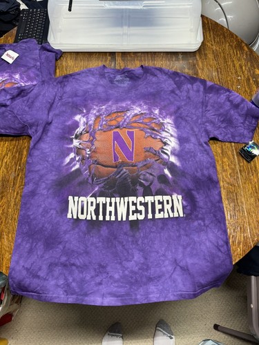 NorthWestern Wildcats T-shirt Size Large Purple Short Sleeve Basketball Logo