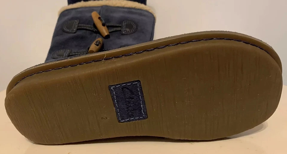 Nuevo Clarks Girls Snugglepie Jr Reino Unido talla 2 (EE. UU. 3) gamuza azul marino. Forro suave Foto 2 de 4