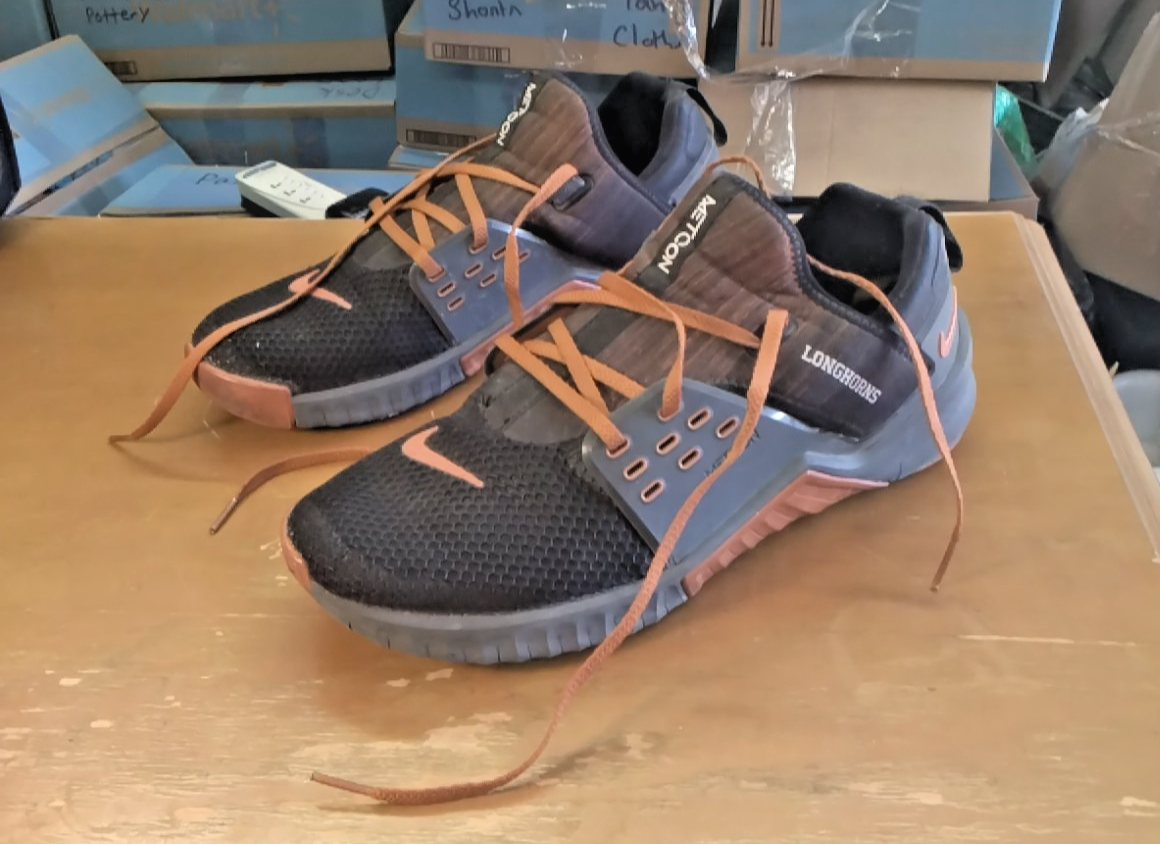 Pair Of Men's Nike Texas Longhorns Free Metcon 2 Shoes CQ8691-001