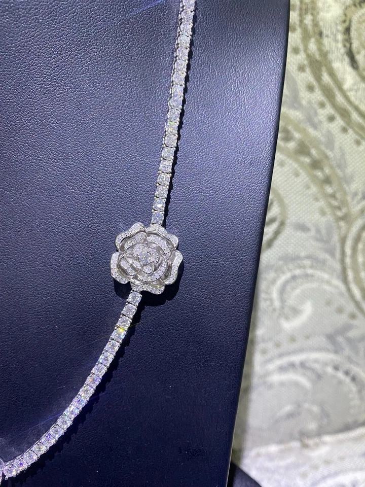 Lindo colar de coração 10 quilates moissanita criado em laboratório ouro branco 14K sobre prata - Imagem 3 de 4