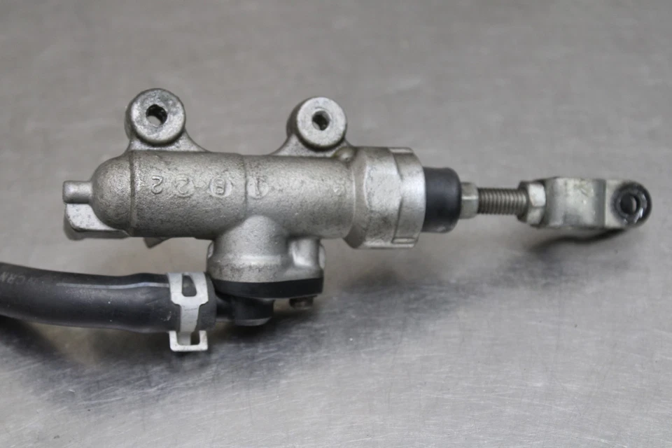 00-03 SUZUKI GSXR750 REAR BACK BRAKE MASTER CYLINDER 69600-33C00 - Image 3 of 4