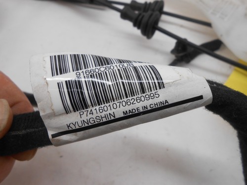 2017 Kia Sorento Rear Right Door Lock OEM 81420-C5000 / 81420C5000 GE0212 - Picture 7 of 12