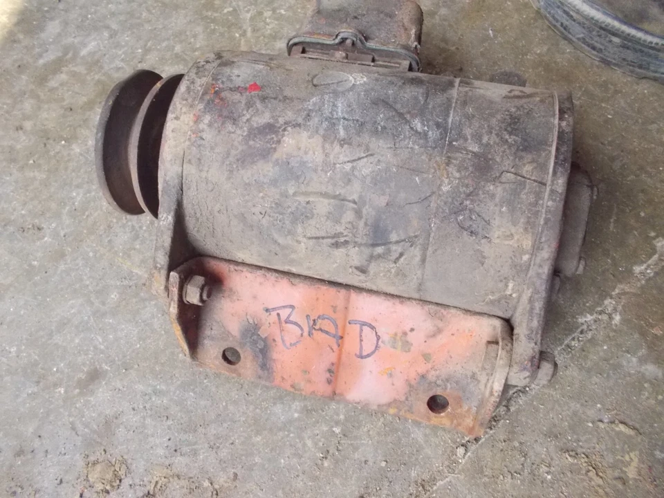 Allis Chalmers WD AC  tractor generator & regulator NON WORKING Core for parts - Image 2 of 4