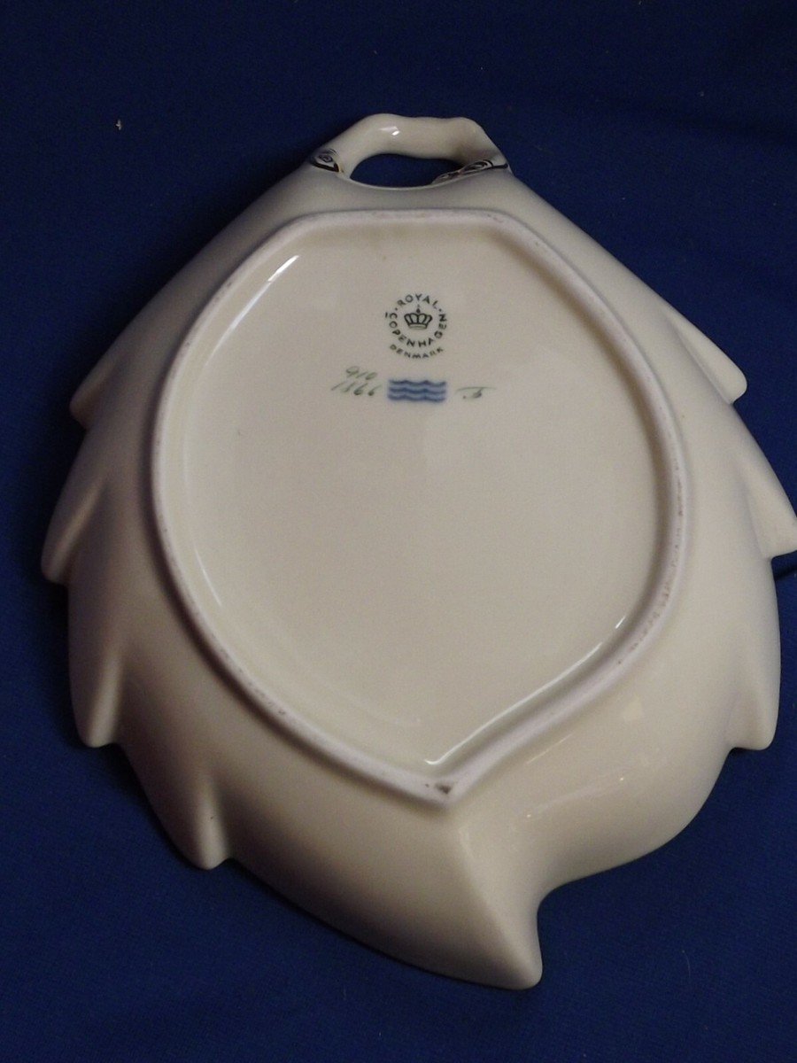 ROYAL COPENHAGEN CHINA FRIJSENBORG PATTERN # 910/1866 HANDLED