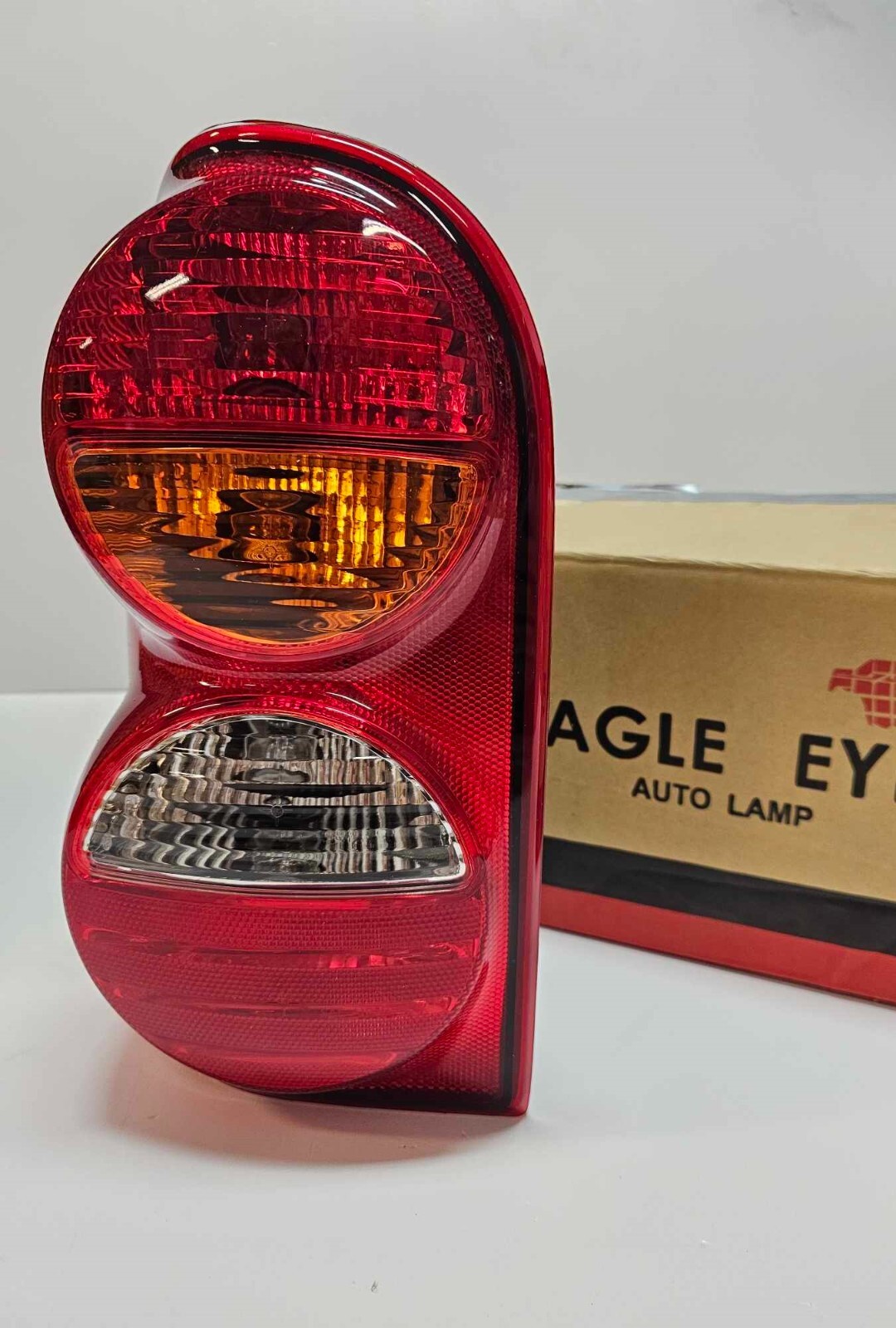 Feu arrière droit Jeep Cherokee Liberty pour remplacement contrôle technique 2001-2004