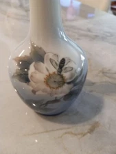 Royal Copenhagen 8" BUD VASE ~ WHITE FLOWERS w/ BEE #1659/43B  ~ MINT 