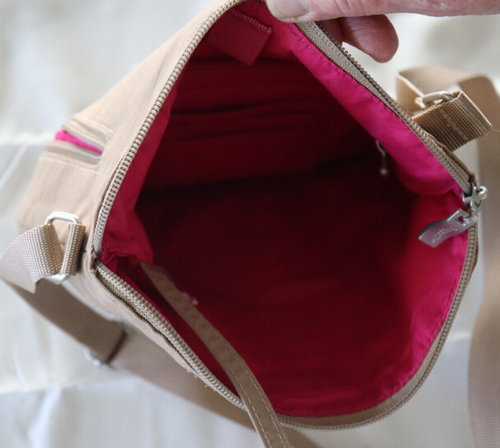 BAGGALLINI SMALL BEIGE SHOULDER BAG NYLON ZIP PURSE 2 ZIPPERS OUTSIDE 1 INSIDE - Picture 4 of 4
