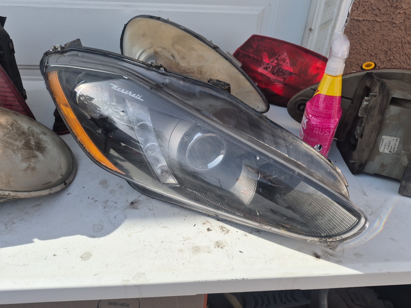 2013-2017 Maserati GranTurismo Right Headlight Head Lamp DAMAGED TABS For Parts 