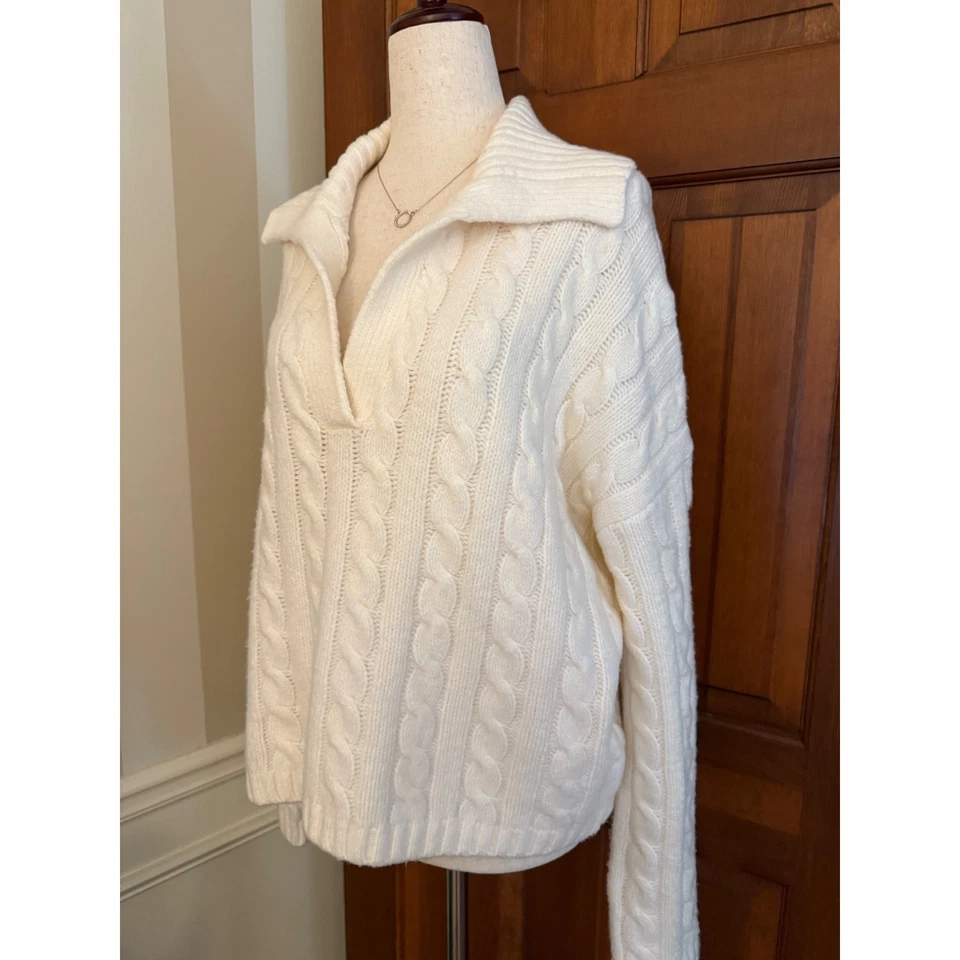 Suéter de punto con cable de pescador de gran tamaño Abercrombie & Fitch para mujer pequeño crema Foto 2 de 4