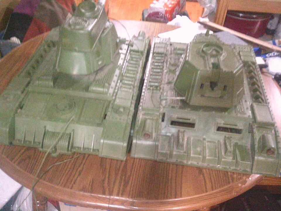 2 baterías DELUXE vintage años 60 OP Tiger Joe 4 tanque remoto juguete para piezas Foto 2 de 4