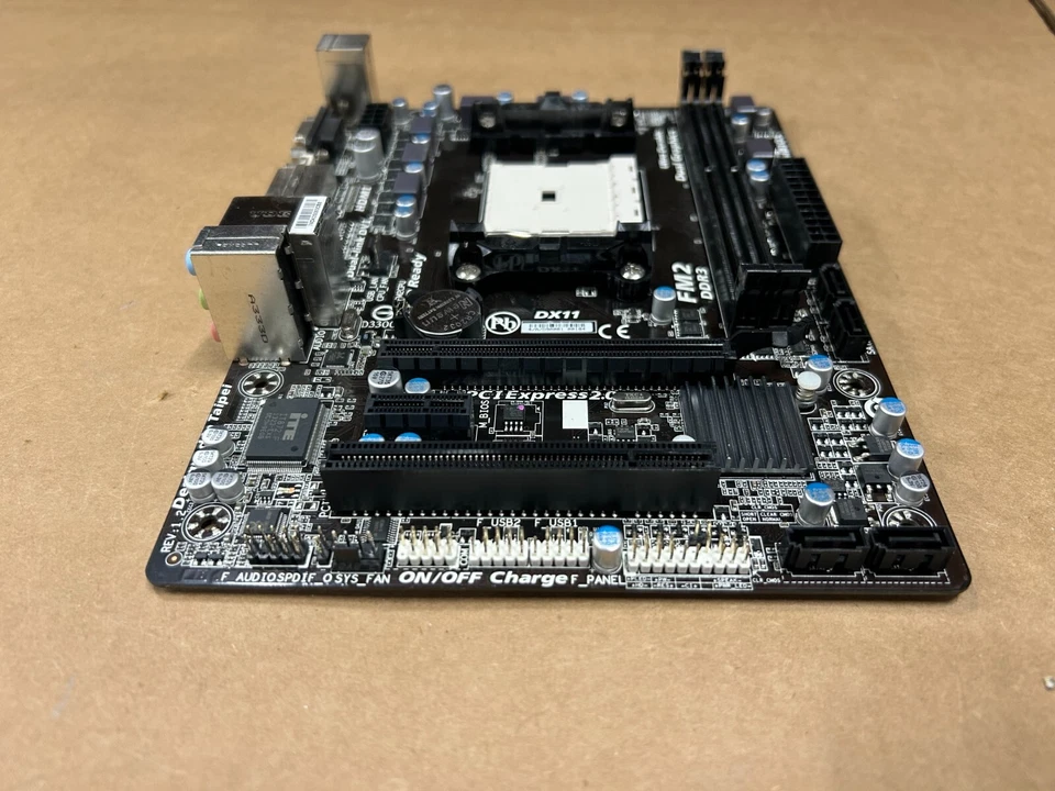 Gigabyte GA-F2A55M-HD2 Rev 1.2 AMD Socket FM2 Micro ATX Motherboard & I/O Shield - Image 2 of 4