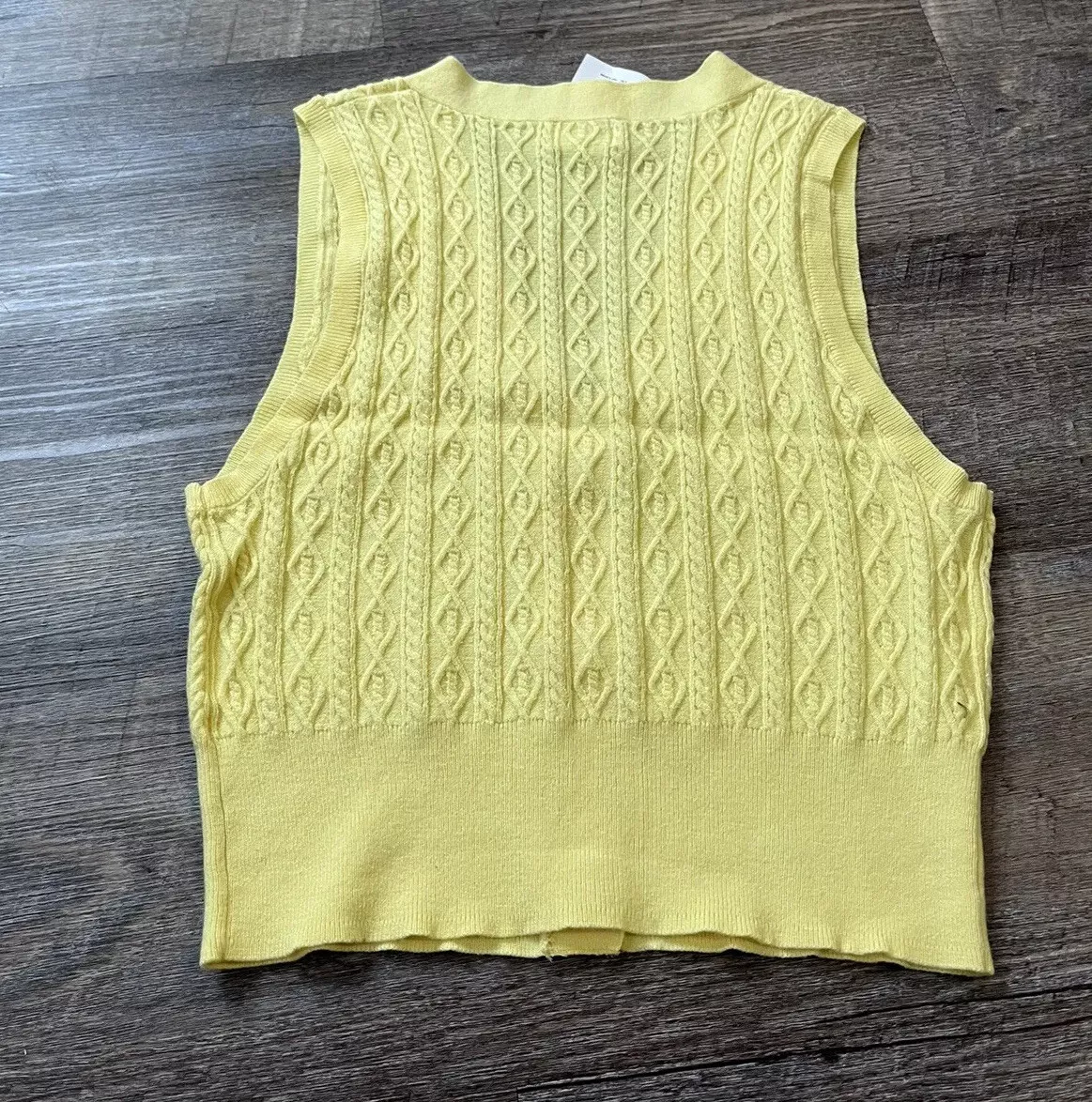 Cotton On Womens Sweater Vest Size Medium Yellow Crop length sleeveless O5