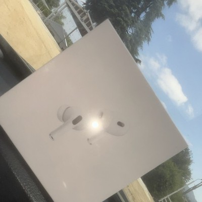 Apple AirPods Pro (2nd Gen) Earbuds w/ MagSafe USB-C Charging Case, White