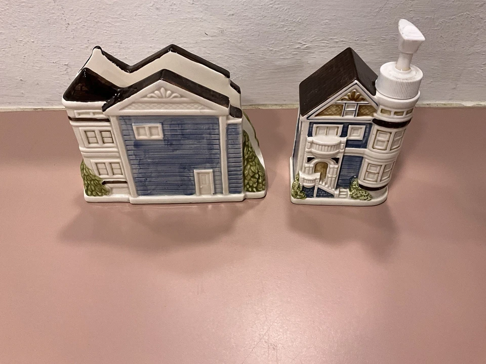 Dispensador de jabón y soporte para servilletas Otagiri Victorian Blue House pintado a mano de colección 2 piezas Foto 2 de 4