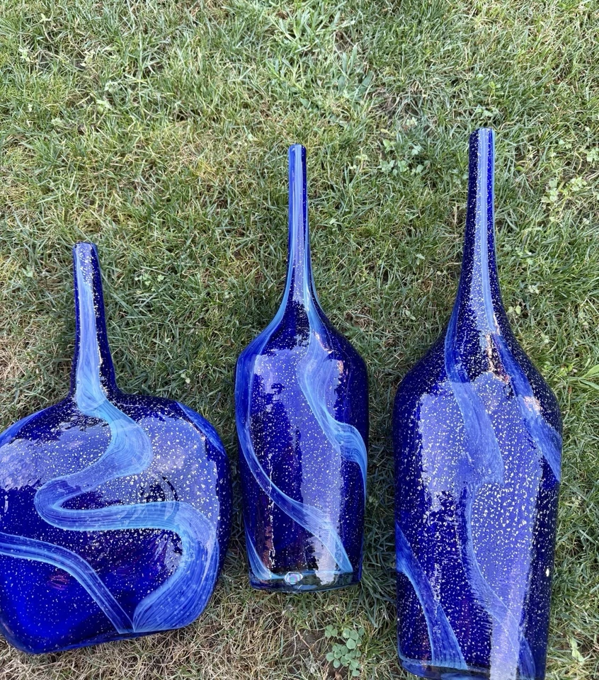 Juego de 3 jarrones decorativos de vidrio remolino azul artesanal Foto 2 de 4