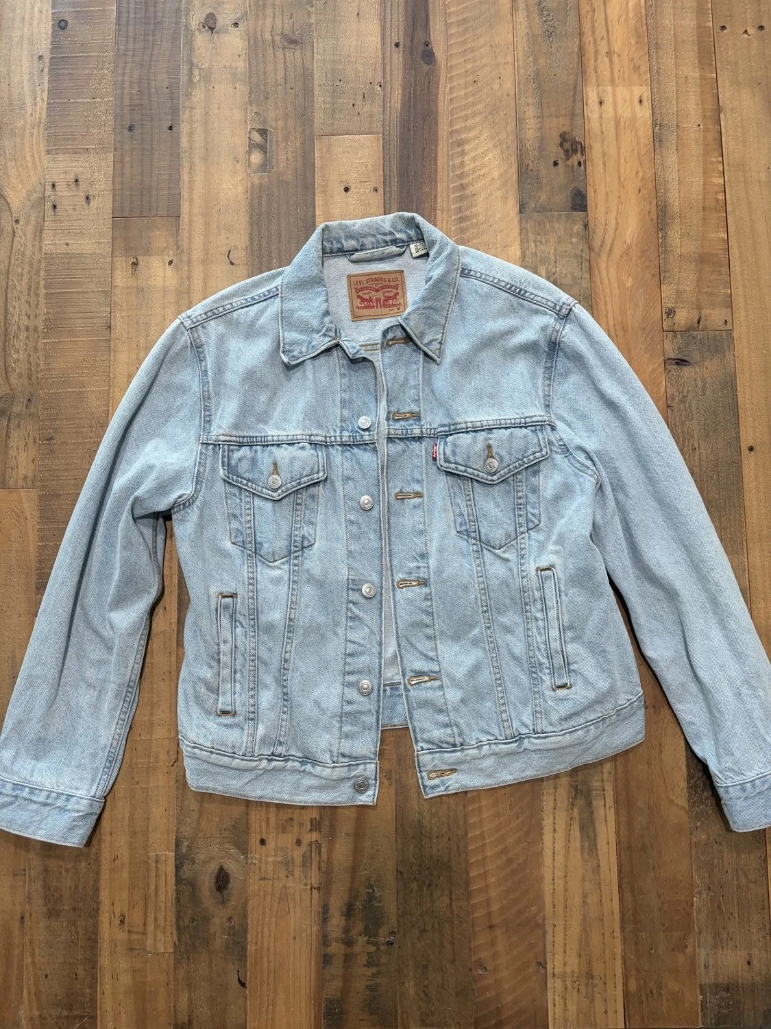 Levi's Denim Trucker Jacket Size Medium Light Wash Blue Jean Coat Red Tab - product detail image 1