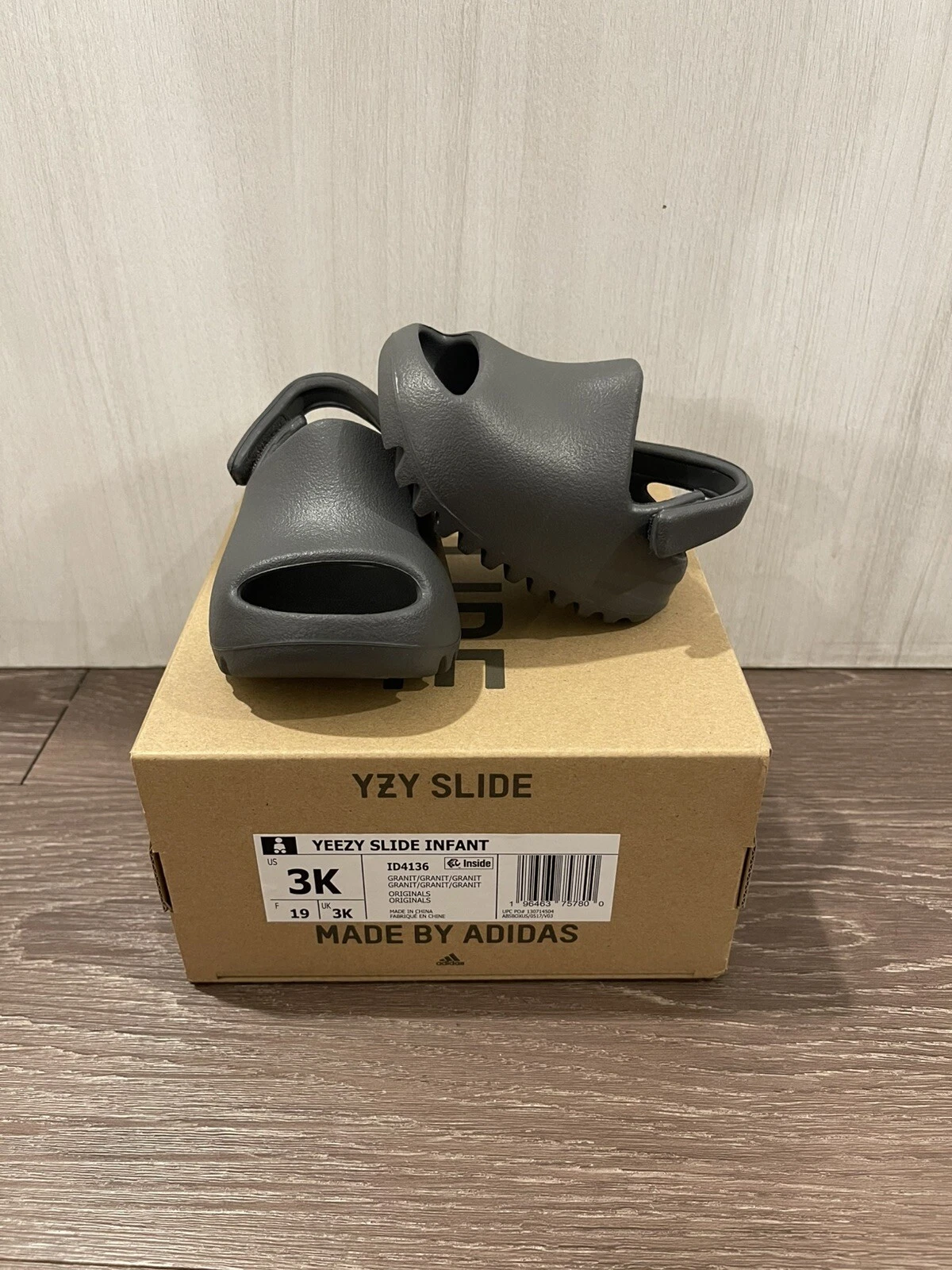 ADIDAS YEEZY SLIDE GRANITE NEONATI