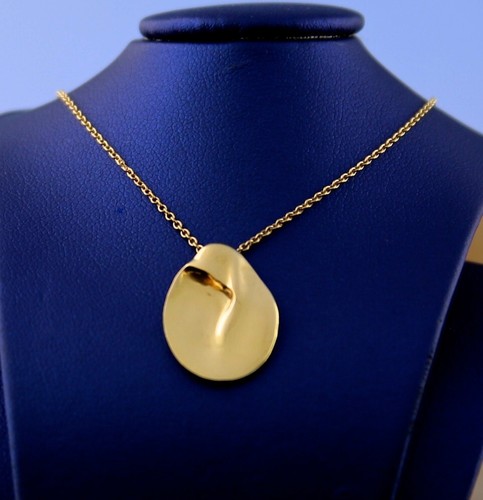 Tiffany & Co. Elsa Peretti Madonna Pendant in 18K Yellow Gold Size 16"