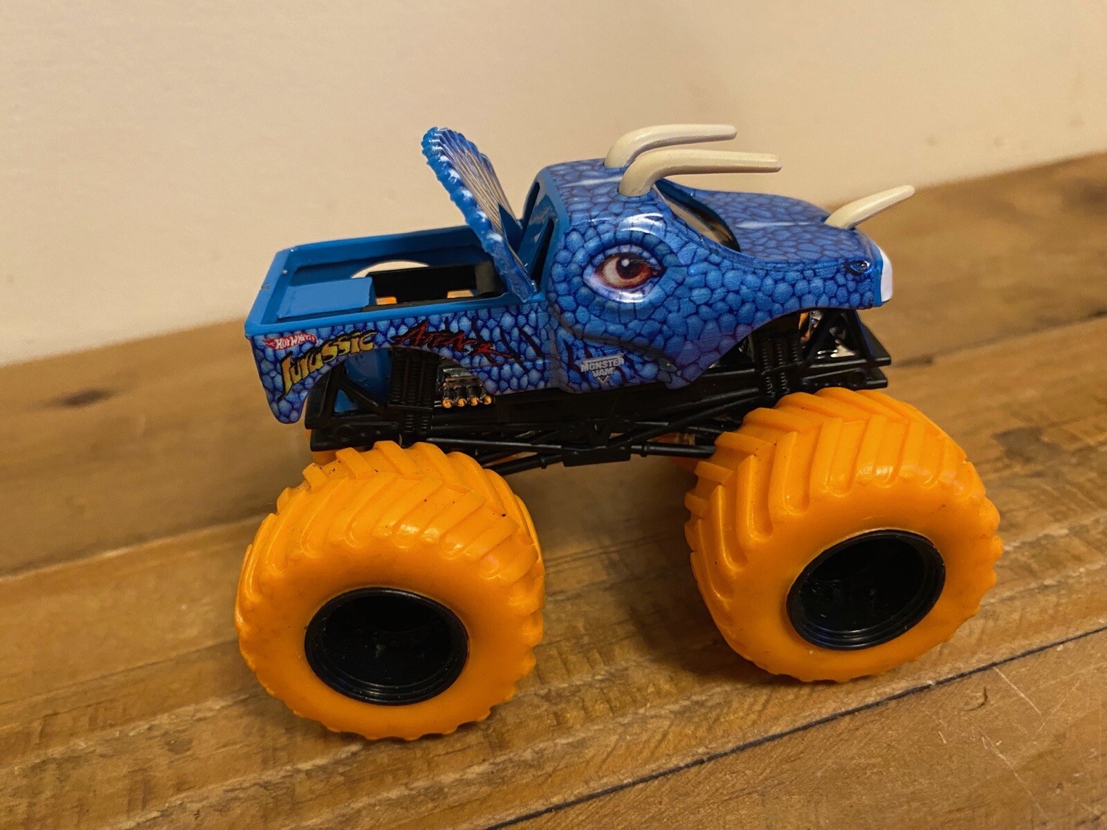 Hot Wheels Monster Jam Jurassic Attack Blue Orange. Wheels 164 Monster