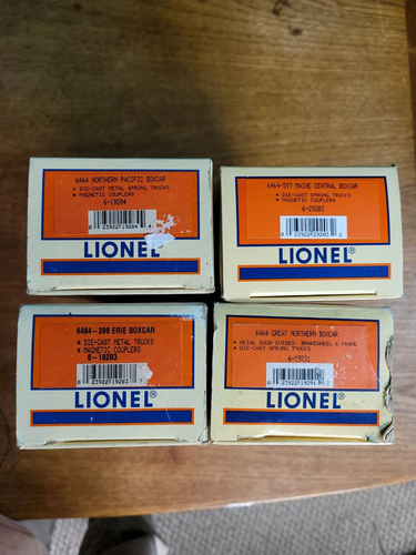 Lionel Boxcars Set Of Four Great Northern,Northern Pacific,Maine Central,Erie - Picture 11 of 12