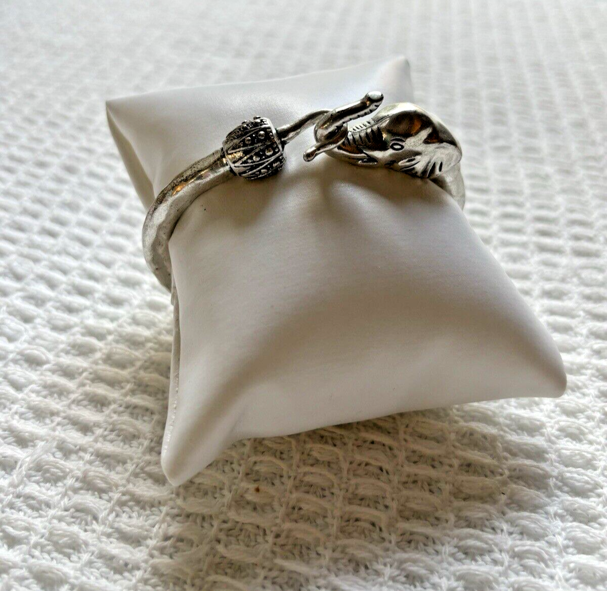 Lucky Brand silver tone elephant hinged bangle bracelet pretty