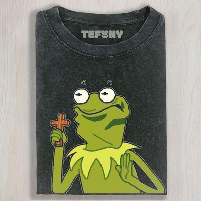 FROG HOLDING A CROSS UNISEX TEE