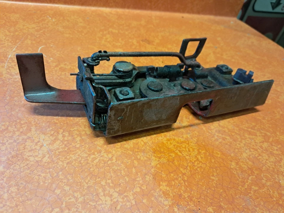 Chevrolet GMC G10 G20 G30 1971-1996 furgoneta LH conductor pestillo puerta delantera Foto 4 de 4